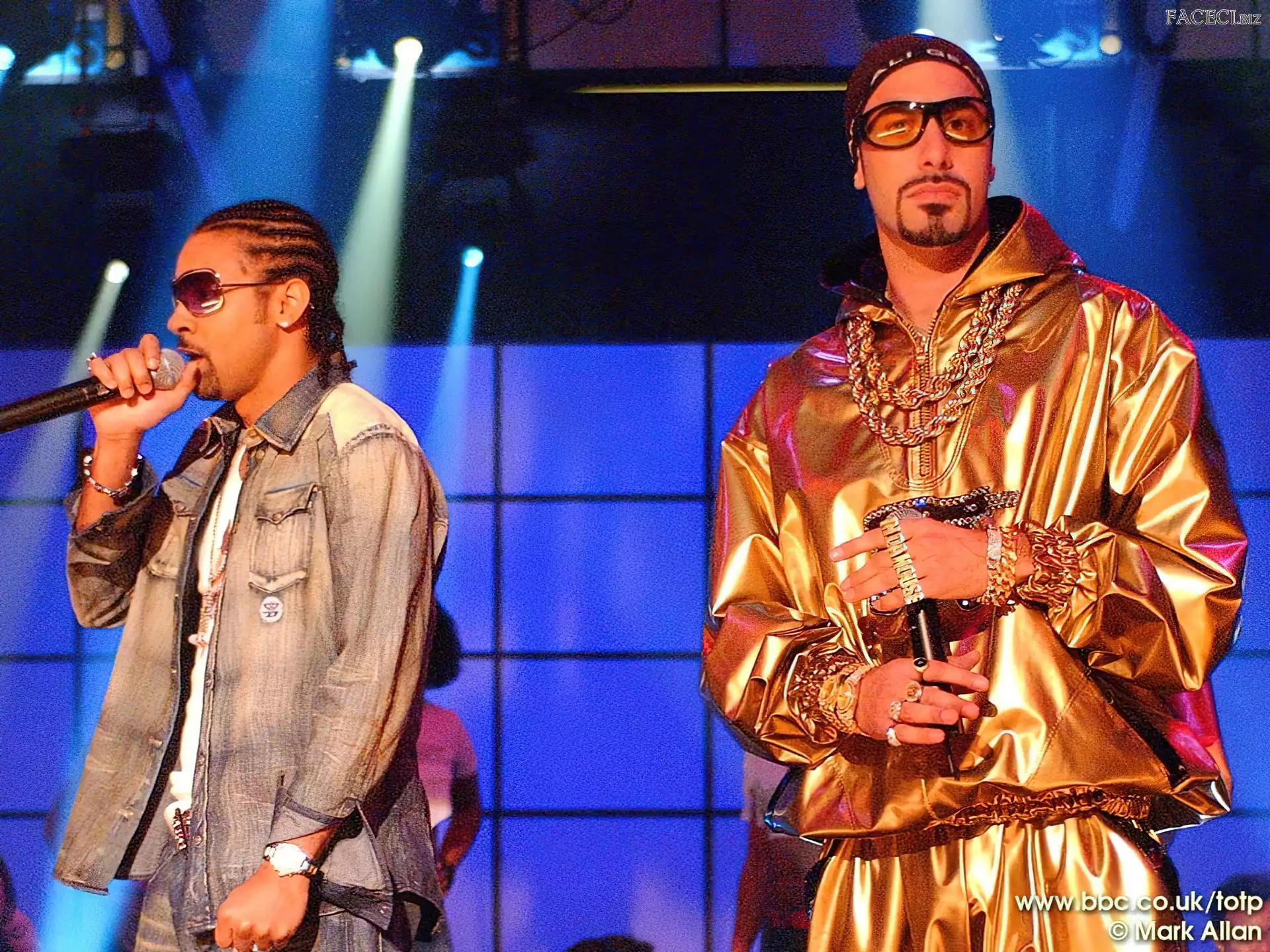 złoty strój, Sasha Baron Cohen, okulary